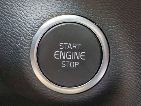 Certified 2024 Volvo XC40 B5 Core AWD/4WD image 25