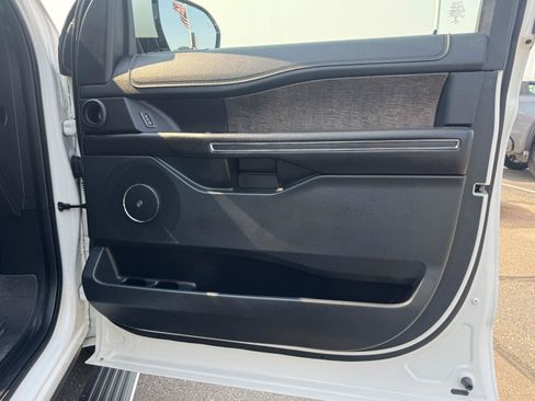 Used 2021 Ford Expedition Limited AWD/4WD image 25