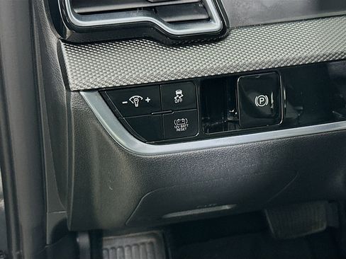 Used 2023 Kia Sportage LX image 16