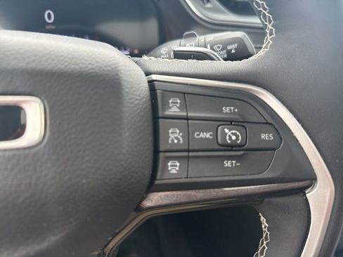 Used 2023 Jeep Grand Cherokee L Laredo image 22