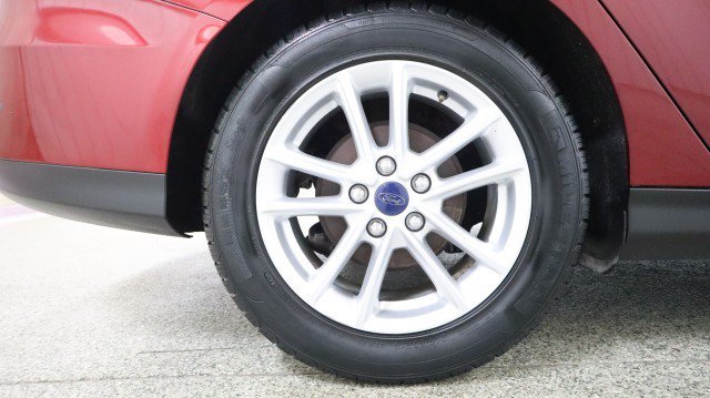 Used 2016 Ford Focus SE w/ SE Cold Weather Package FWD image 19