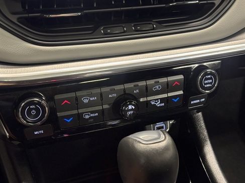 Used 2023 Jeep Compass Limited w/ Sun and Sound Group AWD/4WD image 29