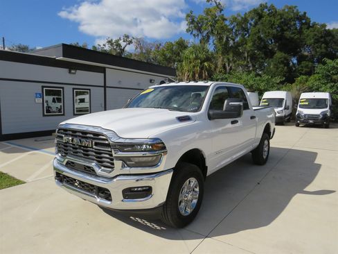 Used 2025 RAM 2500 Big Horn AWD/4WD image 3