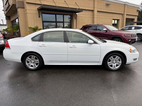 Used 2014 Chevrolet Impala LT w/ LT Sunroof Package image 8