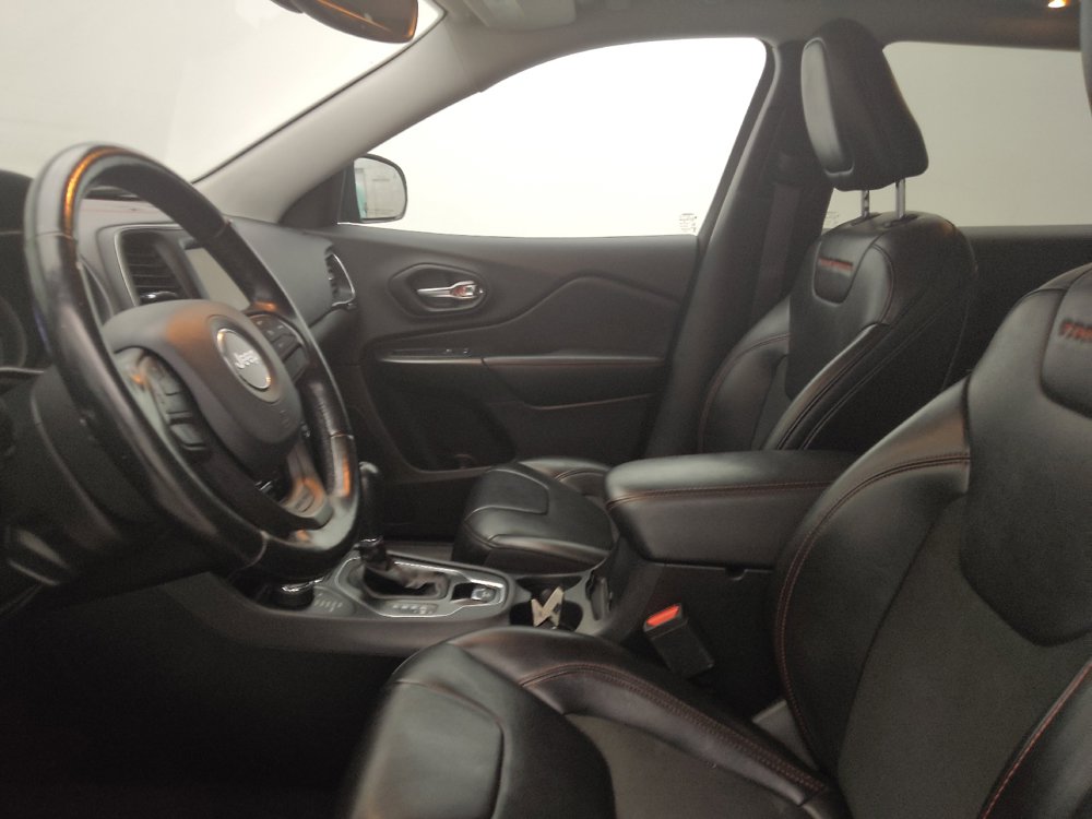 Used 2020 Jeep Cherokee Trailhawk w/ Comfort/Convenience Group AWD/4WD image 17
