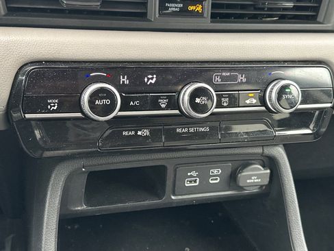 Used 2023 Honda Pilot LX image 25