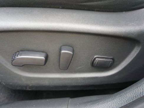 Used 2018 Nissan Rogue SV image 12