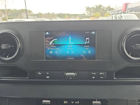 Used 2024 Mercedes-Benz Sprinter 2500 image 21