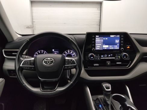 Used 2020 Toyota Highlander LE image 22