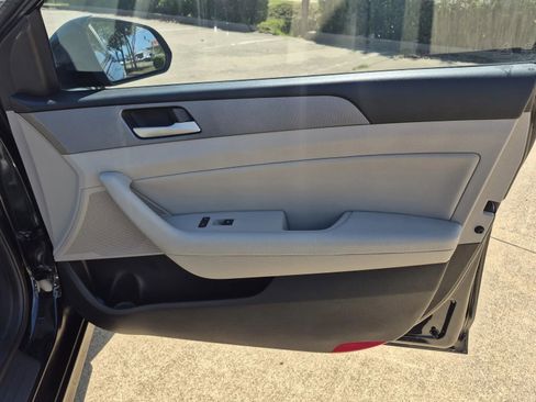 Used 2011 Toyota Prius Four image 17