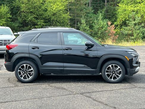 Used 2025 Chevrolet TrailBlazer LT AWD/4WD image 12