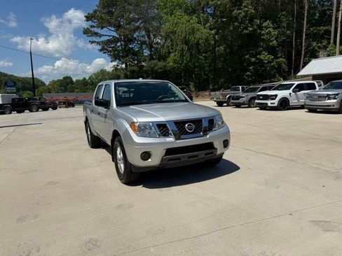 Used 2018 Nissan Frontier SV AWD/4WD image 16