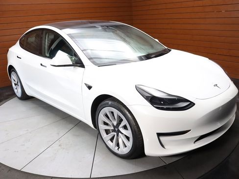 Used 2023 Tesla Model 3 Standard Range image 13