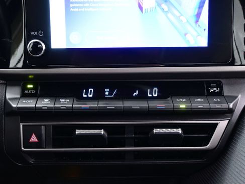Used 2025 Toyota Camry SE FWD image 20