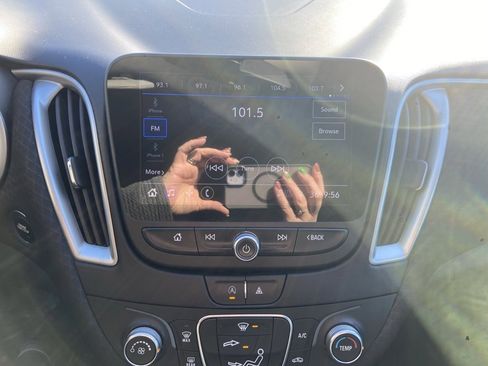 Used 2020 Chevrolet Malibu LS image 17