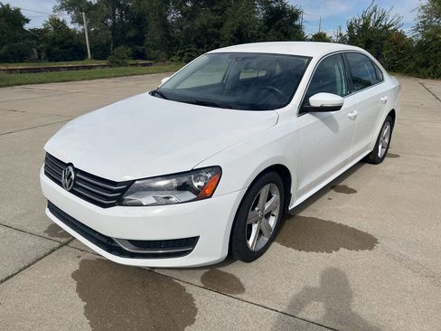 Used 2013 Volkswagen Passat 2.5 SE image 1
