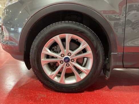 Used 2019 Ford Escape SEL image 9