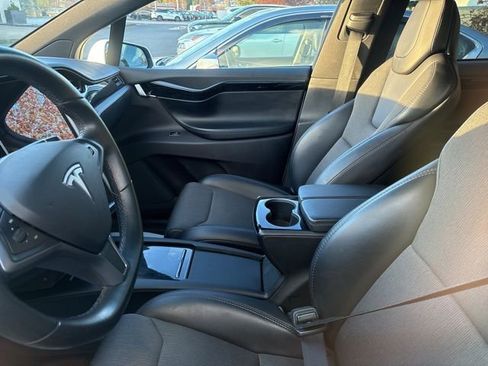 Used 2018 Tesla Model X AWD/4WD image 2