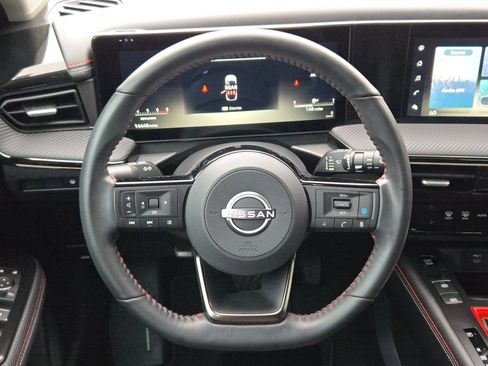 Certified 2025 Nissan Kicks SR FWD image 19