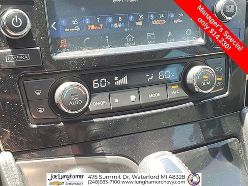 Used 2017 Nissan Maxima Platinum FWD image 20