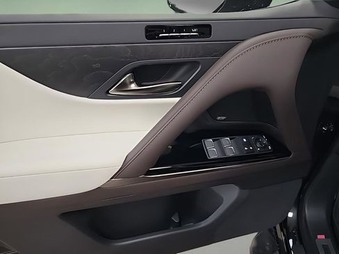 New 2024 Lexus LX 600 4WD w/ Luxury Package image 7