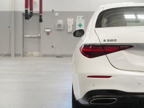 Certified 2023 Mercedes-Benz S 580 4MATIC Sedan image 11