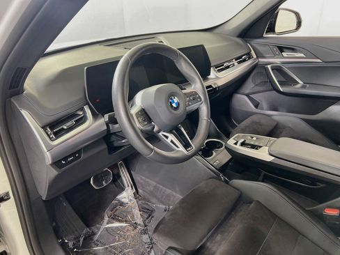 Used 2025 BMW X1 xDrive28i w/ M Sport Package AWD/4WD image 9