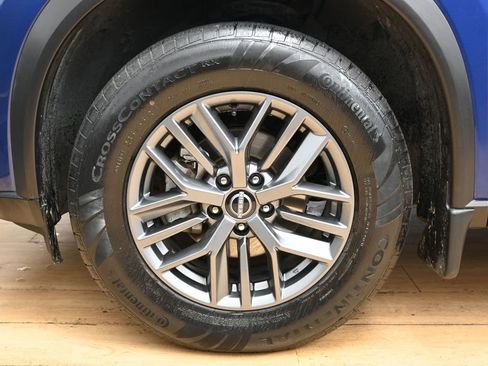 Used 2023 Nissan Rogue S FWD image 11