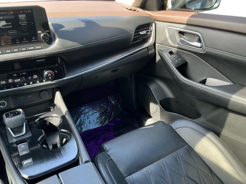 Used 2021 Nissan Rogue Platinum image 15