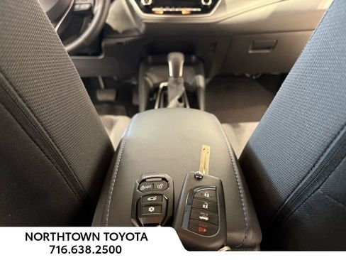 Used 2021 Toyota Corolla SE w/ Carpet Mat Package (TMS) image 32