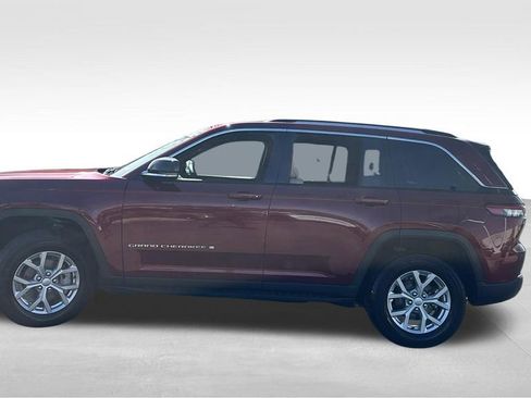 Used 2023 Jeep Grand Cherokee Limited w/ Luxury Tech Group II image 4