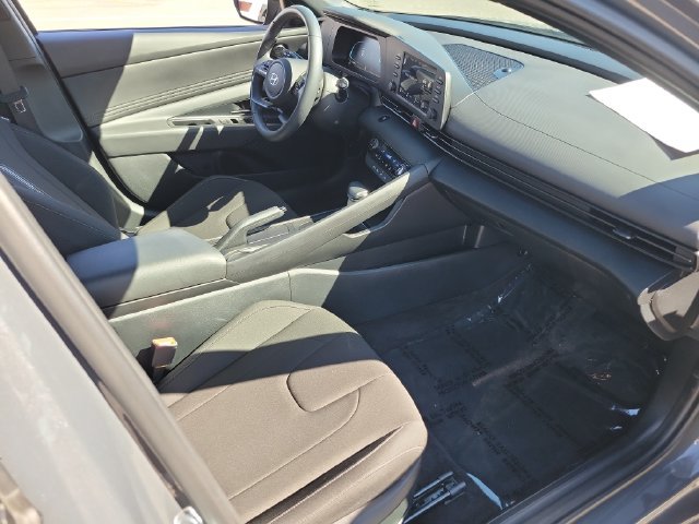 Used 2025 Hyundai Elantra Sport FWD image 21