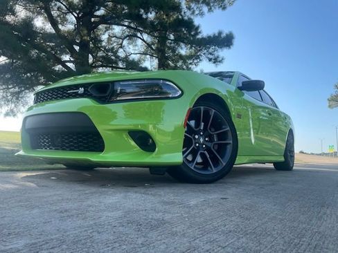 Used 2023 Dodge Charger Scat Pack w/ Navigation & Travel Group RWD image 4