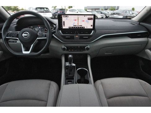 Certified 2024 Nissan Altima 2.5 SV w/ SV Premium Package FWD image 12