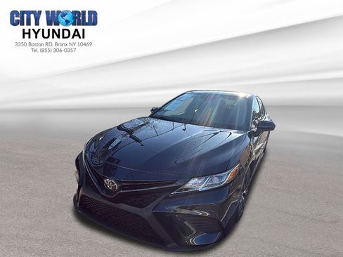 Used 2020 Toyota Camry SE image 1