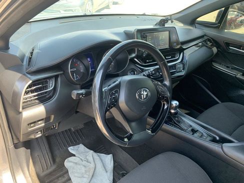 Used 2018 Toyota C-HR XLE FWD image 10
