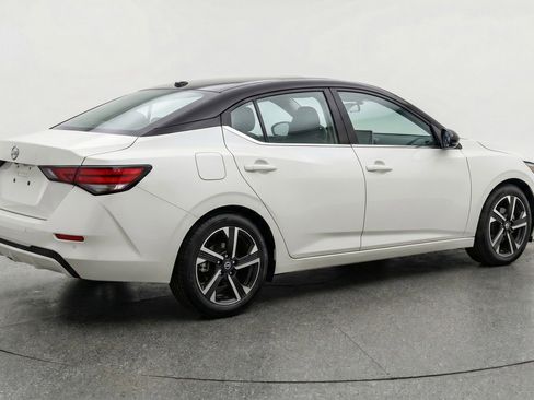 Used 2025 Nissan Sentra SV image 9