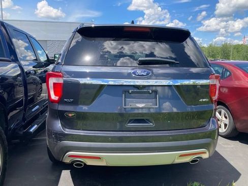 Used 2017 Ford Explorer XLT w/ Equipment Group 202A AWD/4WD image 5