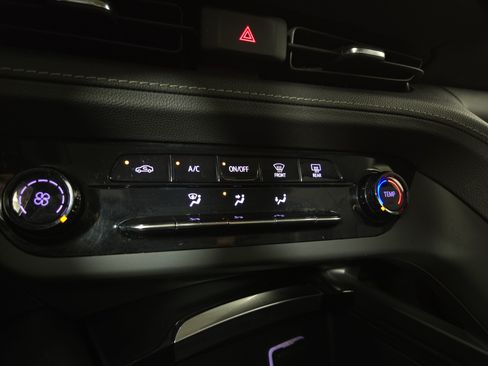 Used 2022 Buick Envision Preferred w/ Sport Touring Package FWD image 25