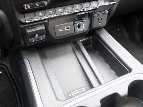 Used 2022 GMC Sierra 3500 AT4 image 5