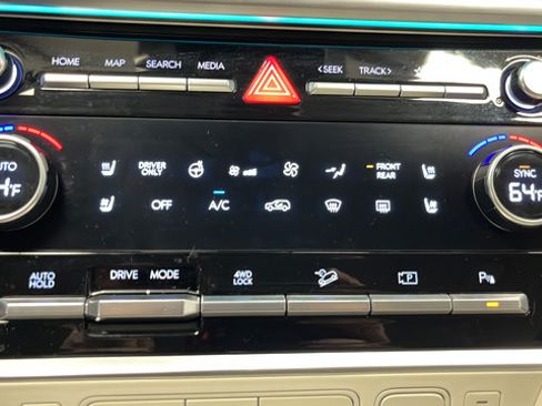 Used 2025 Hyundai Santa Fe Calligraphy AWD/4WD image 18