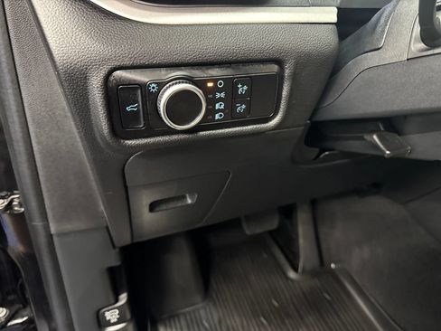 Used 2023 Ford Explorer XLT AWD/4WD image 32