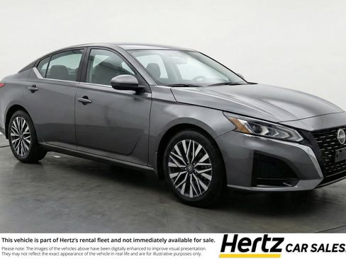Used 2025 Nissan Altima 2.5 SV FWD image 1
