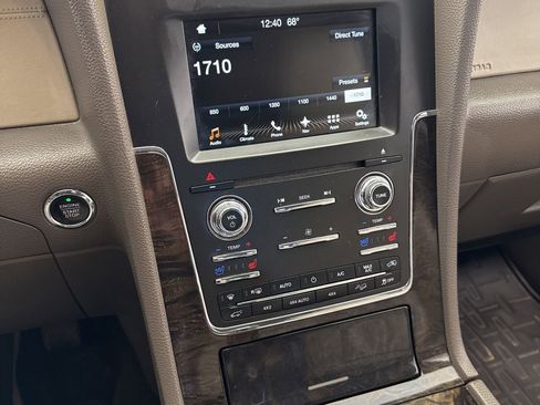 Used 2017 Lincoln Navigator Select image 17