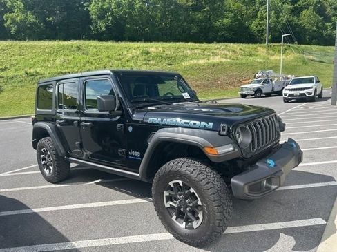 Used 2025 Jeep Wrangler Unlimited Rubicon 4xe w/ Convenience Group AWD/4WD image 10