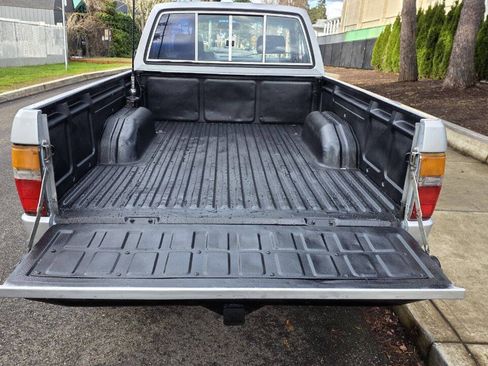Used 1987 Toyota Pickup Deluxe AWD/4WD image 19