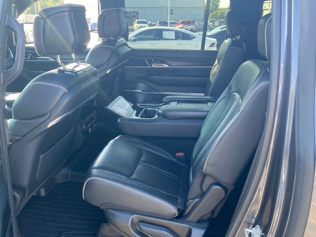 Used 2024 Jeep Grand Wagoneer L Series II w/ Quick Order Packagew 28T AWD/4WD image 8