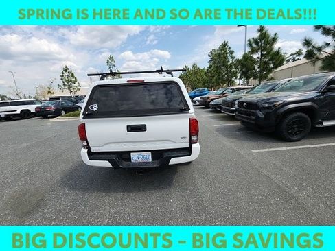 Used 2019 Toyota Tacoma TRD Sport image 12