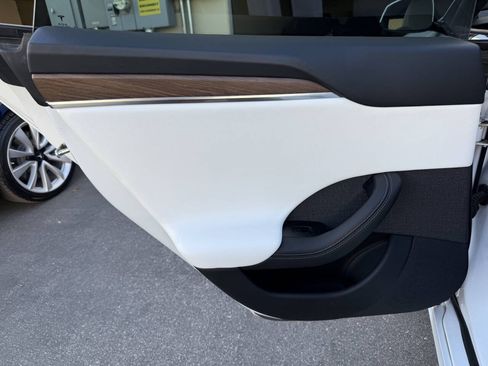 Used 2022 Tesla Model S AWD/4WD image 25