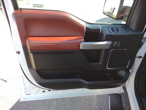 Used 2020 Ford F150 Platinum w/ Equipment Group 701A Luxury image 10